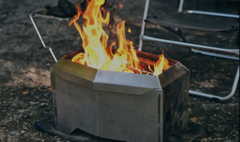 Lista de mejoras para el equipo de campamento familiar: fogata, estufa de carpa y parrilla para barbacoa son indispensables
