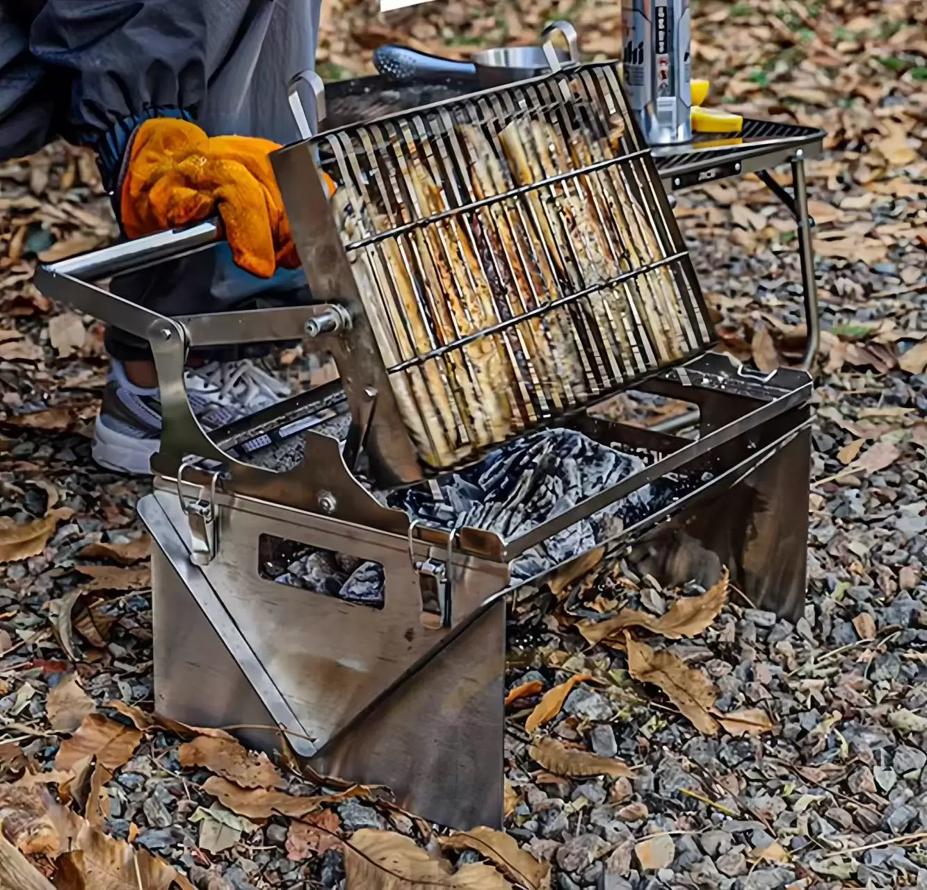 Parrilla de carbón plegable extremadamente giratoria
