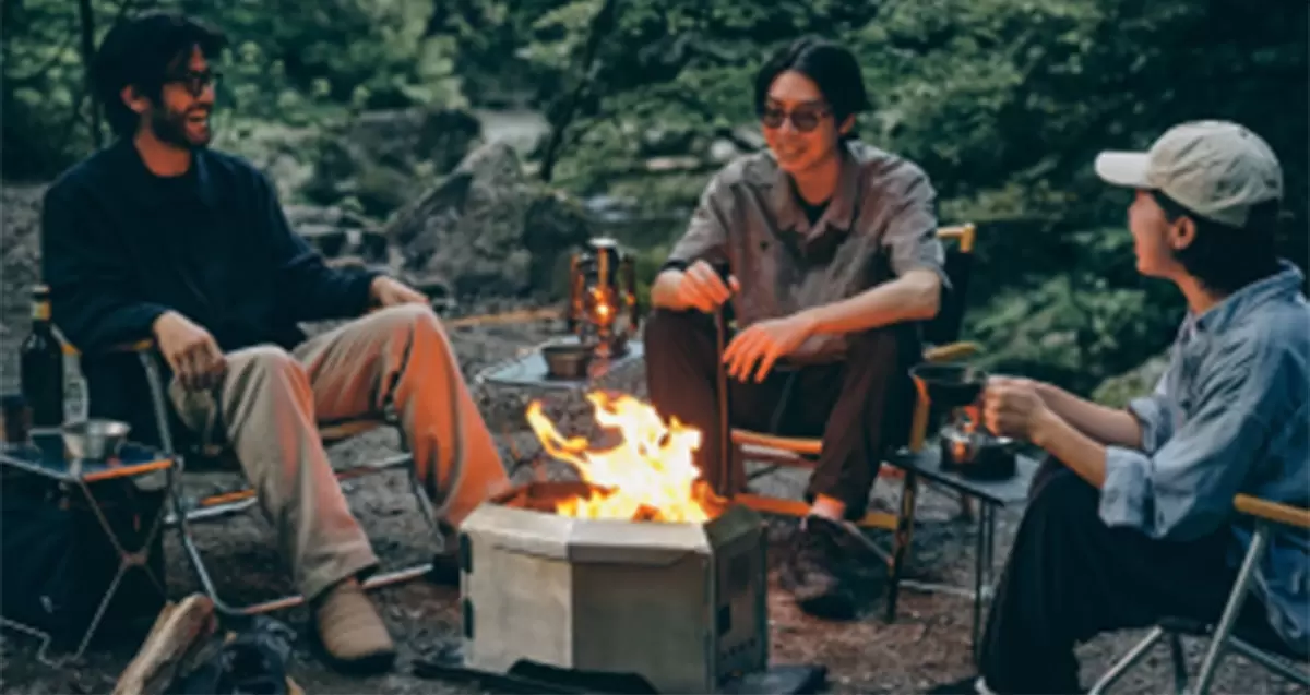El pozo pirotécnico minimalista japonés transforma la estética de la vida al aire libre